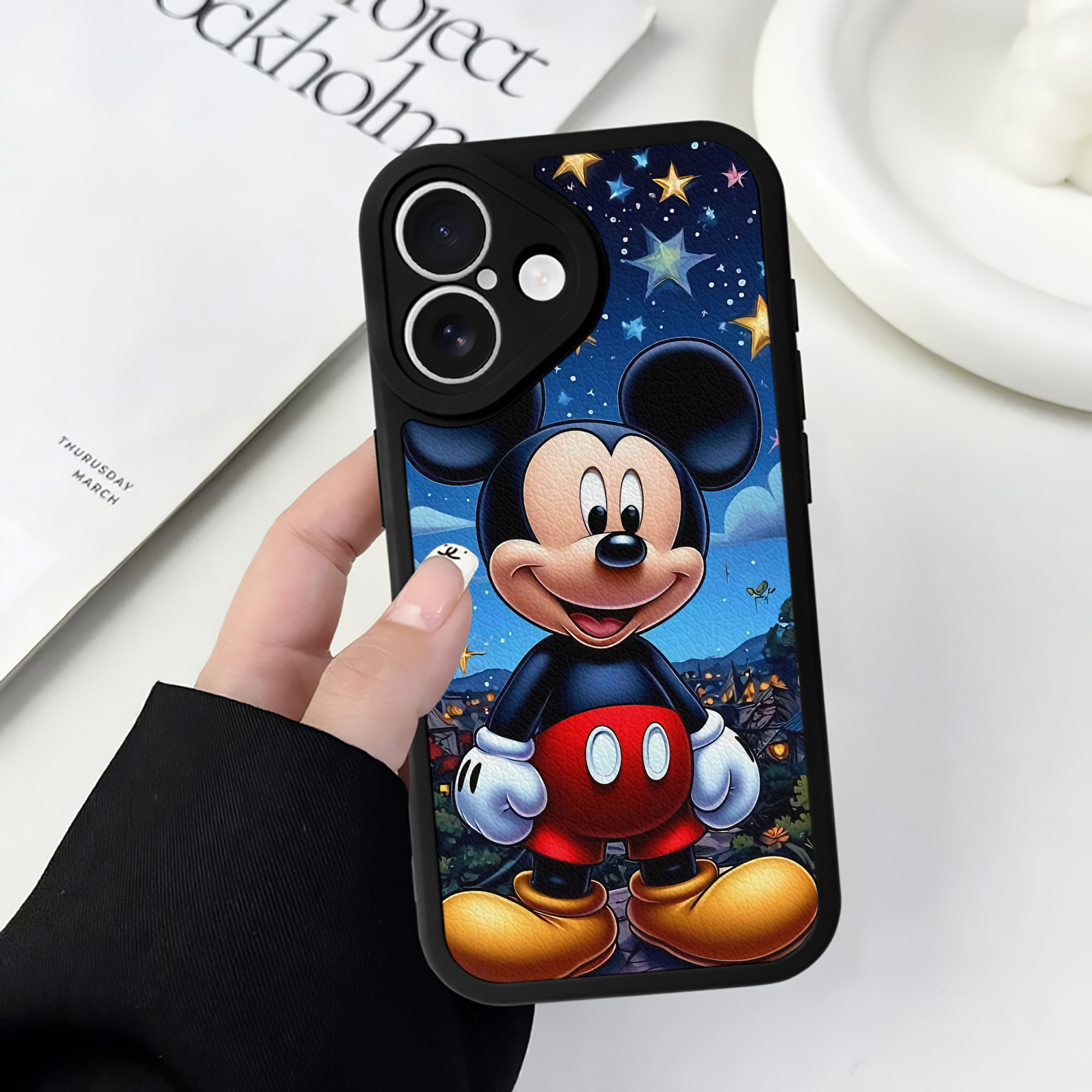 （画像用） ミッキーマウス Mickey Mouse 【iPhone 16シリーズ対応】シリコンスマホケース（レザー調） 材質：シリコン